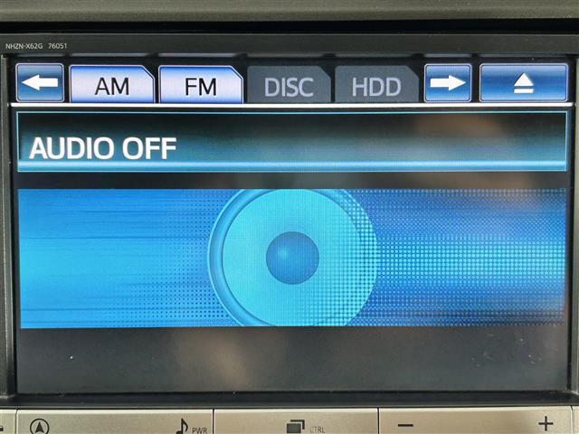 プリウス Ｓツーリングセレクション　純正８インチナビ　バックカメラ　オートライト　ＬＥＤヘッドライト　フォグライト　横滑り防止装置　カーテンエアバック　純正１７インチアルミホイール　ステアリングスイッチ　ヘッドライトウォッシャー　ＥＴＣ（4枚目）