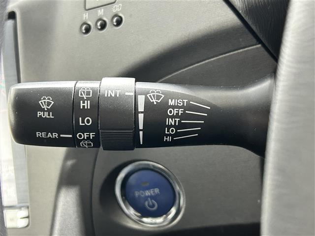 プリウス Ｓツーリングセレクション　純正８インチナビ　バックカメラ　オートライト　ＬＥＤヘッドライト　フォグライト　横滑り防止装置　カーテンエアバック　純正１７インチアルミホイール　ステアリングスイッチ　ヘッドライトウォッシャー　ＥＴＣ（14枚目）