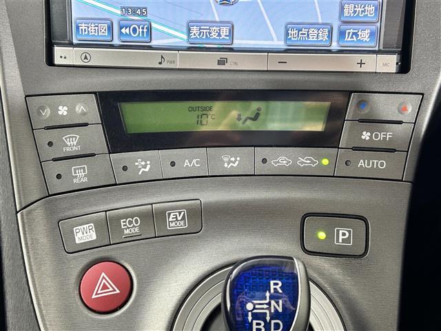 プリウス Ｓツーリングセレクション　純正８インチナビ　バックカメラ　オートライト　ＬＥＤヘッドライト　フォグライト　横滑り防止装置　カーテンエアバック　純正１７インチアルミホイール　ステアリングスイッチ　ヘッドライトウォッシャー　ＥＴＣ（17枚目）