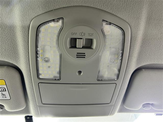 プリウス Ｓツーリングセレクション　純正８インチナビ　バックカメラ　オートライト　ＬＥＤヘッドライト　フォグライト　横滑り防止装置　カーテンエアバック　純正１７インチアルミホイール　ステアリングスイッチ　ヘッドライトウォッシャー　ＥＴＣ（21枚目）