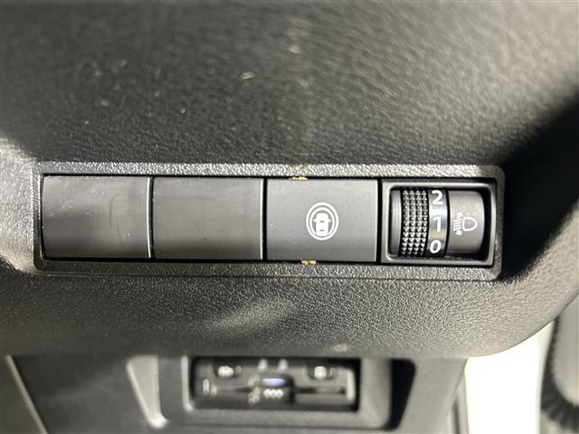 ノート Ｓ　社外７インチナビ　バックカメラ　衝突被害軽減装置　車線逸脱警報　ロードサインアシスト　コーナーセンサー　パーキングソナー　ふらつき警報　オートライト　オートハイビーム　電子パーキング　ビルトインＥＴＣ（11枚目）