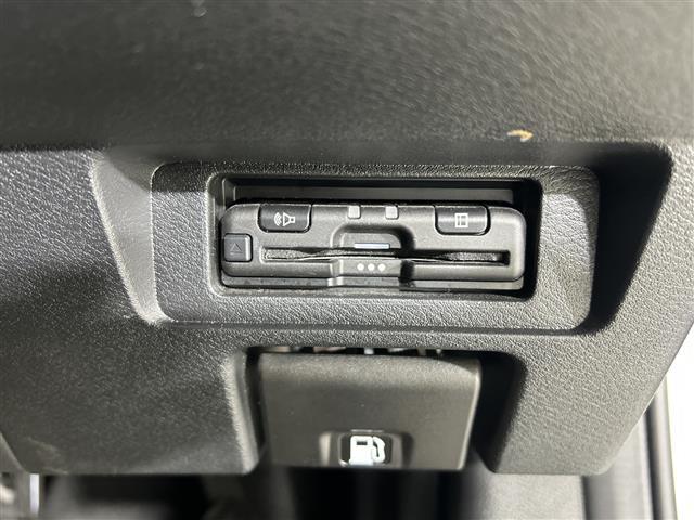 ノート Ｓ　社外７インチナビ　バックカメラ　衝突被害軽減装置　車線逸脱警報　ロードサインアシスト　コーナーセンサー　パーキングソナー　ふらつき警報　オートライト　オートハイビーム　電子パーキング　ビルトインＥＴＣ（12枚目）