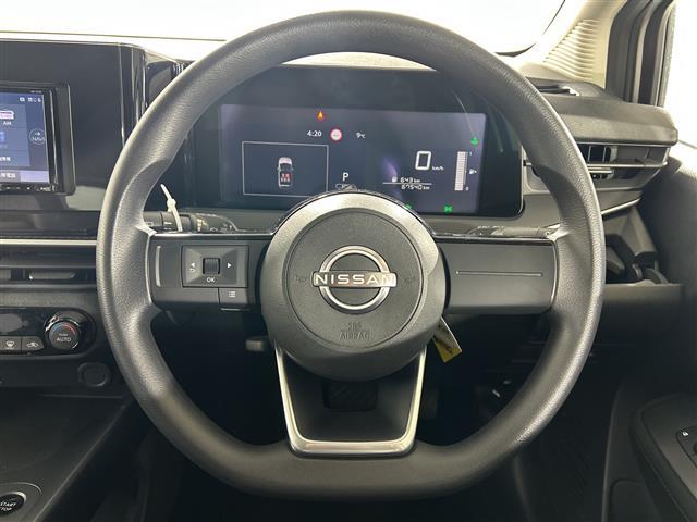 ノート Ｓ　社外７インチナビ　バックカメラ　衝突被害軽減装置　車線逸脱警報　ロードサインアシスト　コーナーセンサー　パーキングソナー　ふらつき警報　オートライト　オートハイビーム　電子パーキング　ビルトインＥＴＣ（13枚目）