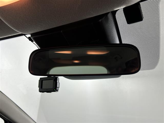 ノート Ｓ　社外７インチナビ　バックカメラ　衝突被害軽減装置　車線逸脱警報　ロードサインアシスト　コーナーセンサー　パーキングソナー　ふらつき警報　オートライト　オートハイビーム　電子パーキング　ビルトインＥＴＣ（25枚目）