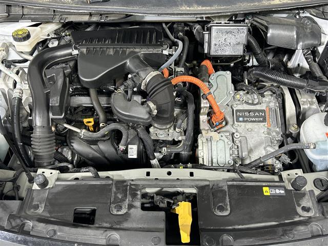 ノート Ｓ　社外７インチナビ　バックカメラ　衝突被害軽減装置　車線逸脱警報　ロードサインアシスト　コーナーセンサー　パーキングソナー　ふらつき警報　オートライト　オートハイビーム　電子パーキング　ビルトインＥＴＣ（42枚目）