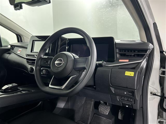 ノート Ｓ　社外７インチナビ　バックカメラ　衝突被害軽減システム　車線逸脱警報　ロードサインアシスト　コーナーセンサー　パーキングソナー　ふらつき警報　オートライト　オートハイビーム　ビルトインＥＴＣ　ドラレコ（10枚目）