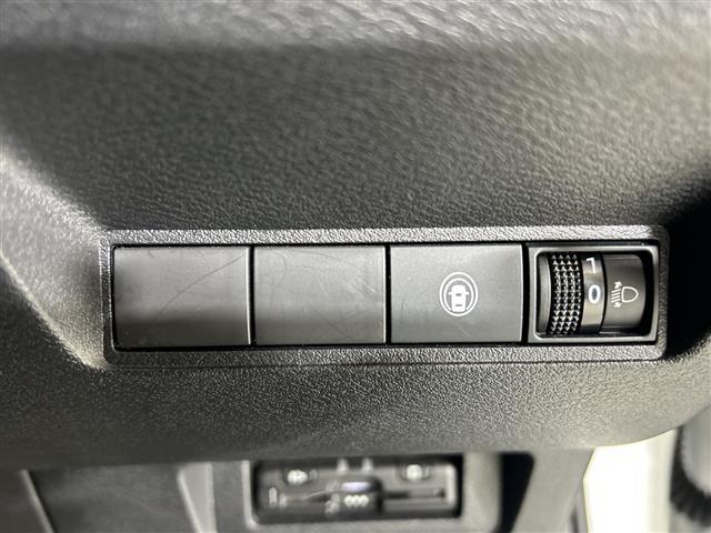 ノート Ｓ　社外７インチナビ　バックカメラ　衝突被害軽減システム　車線逸脱警報　ロードサインアシスト　コーナーセンサー　パーキングソナー　ふらつき警報　オートライト　オートハイビーム　ビルトインＥＴＣ　ドラレコ（11枚目）