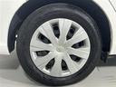 ハイブリッド　ＳＤナビ　Ｂｌｕｅｔｏｏｔｈ　ＣＤ　バックカメラ　ＥＴＣ　電動格納ドアミラー　フロアマット　ドアバイザー　フルオートパワーウィンドウ　横滑り防止装置　車両接近通報装置　シートリフター　オートエアコン（34枚目）