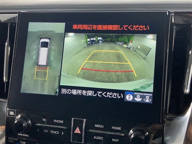 【全方位モニター】まるでクルマを真上から見下ろしたかのような視点で駐車をサポートします！クルマの斜め後ろや真横など、前後左右の４つのカメラの映像が合成されて、モニターに映し出されます。
