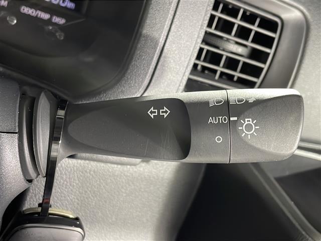 ハイゼットカーゴ クルーズ　禁煙車　社外ナビ（ＢＴ，フルセグ，ＣＤ／ＤＶＤ，ラジオ）　バックカメラ　マルチレール　オーバーヘッドネット　オーバーヘッドシェルフ　間仕切カーテン　荷室マット　クリアランスソナー　スマートアシスト（14枚目）