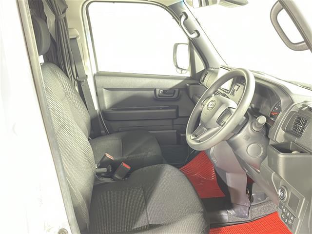 ハイゼットカーゴ クルーズ　禁煙車　社外ナビ（ＢＴ，フルセグ，ＣＤ／ＤＶＤ，ラジオ）　バックカメラ　マルチレール　オーバーヘッドネット　オーバーヘッドシェルフ　間仕切カーテン　荷室マット　クリアランスソナー　スマートアシスト（22枚目）