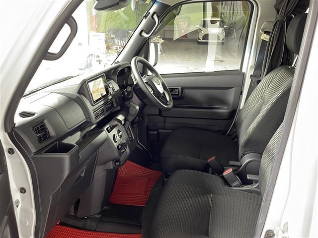 ハイゼットカーゴ クルーズ　禁煙車　社外ナビ（ＢＴ，フルセグ，ＣＤ／ＤＶＤ，ラジオ）　バックカメラ　マルチレール　オーバーヘッドネット　オーバーヘッドシェルフ　間仕切カーテン　荷室マット　クリアランスソナー　スマートアシスト（23枚目）