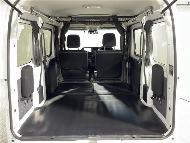 ハイゼットカーゴ クルーズ　禁煙車　社外ナビ（ＢＴ，フルセグ，ＣＤ／ＤＶＤ，ラジオ）　バックカメラ　マルチレール　オーバーヘッドネット　オーバーヘッドシェルフ　間仕切カーテン　荷室マット　クリアランスソナー　スマートアシスト（27枚目）