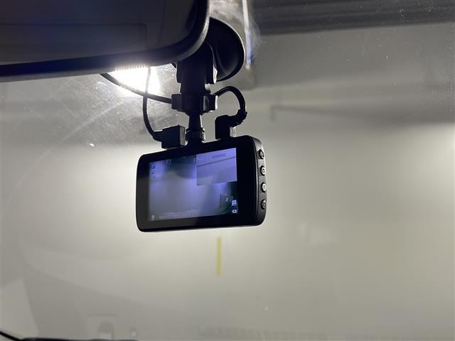 【ドライブレコーダー】映像・音声などの運転中の記録を残します。事故などを起こした起こされた時の証拠になりえますので、もしも時でも安心ですね。