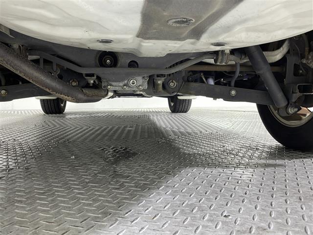 【下廻り】目立つ錆や、オイル漏れもなく安心です！掲載箇所以外にご希望の写真がございましたら、お気軽にお問い合わせ下さい！メールや郵送でお送りさせていただきます。