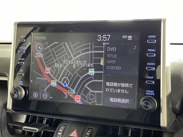 【全方位モニター】まるでクルマを真上から見下ろしたかのような視点で駐車をサポートします！クルマの斜め後ろや真横など、前後左右の４つのカメラの映像が合成されて、モニターに映し出されます。