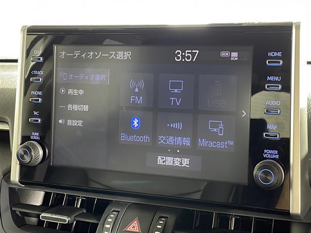 【電動リアゲート】荷物を抱えた状態でもリアゲートの開閉が可能です！お買い物時やアウトドアの際に役立ちますね。