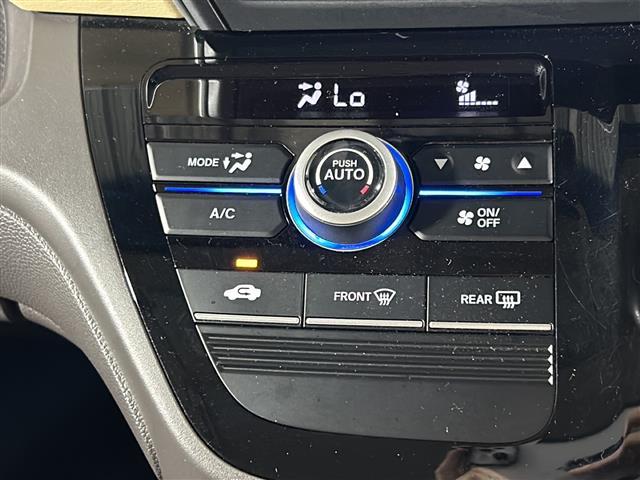 【オートエアコン】車内温度を感知して自動で温度調整をしてくれるのでいつでも快適な車内空間を創り上げます!