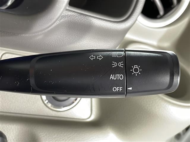 【 オートライト 】オートライトなのでライトの点け忘れを気にすることなく運転が出来ます♪