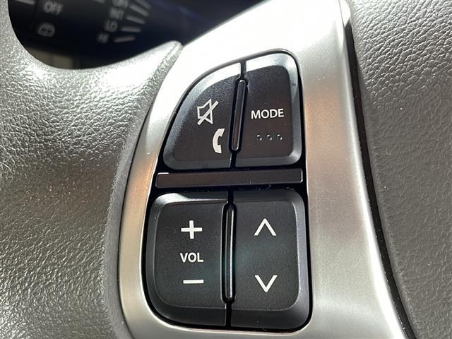 【 ステアリングスイッチ 】手元のスイッチでナビ操作が可能です!!非常に便利な機能です。取り付けのナビによってはオプション設定となっております!詳しくはスタッフまで♪