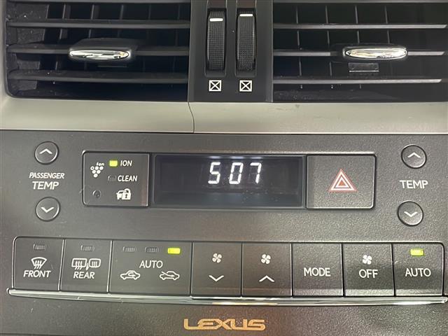 【オートエアコン】車内温度を感知して自動で温度調整をしてくれるのでいつでも快適な車内空間を創り上げます！