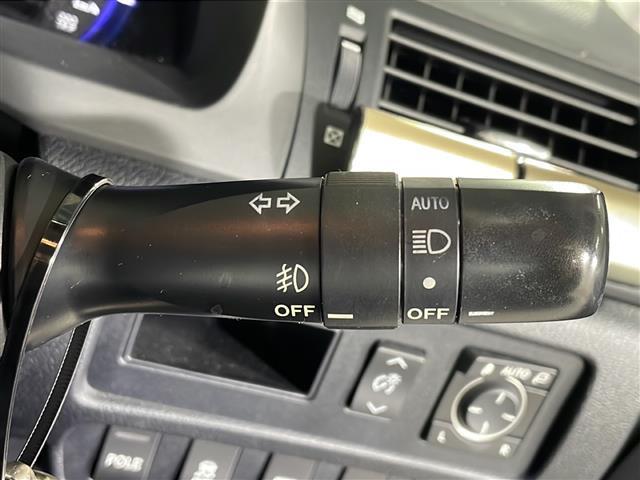 【オートライト(AUTO)】外の明るさをシステムが感知して、自動でヘッドライトが点灯します!ヘッドライトをつけ忘れを防ぐ便利機能です。