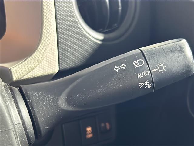 【オートライト(AUTO)】外の明るさをシステムが感知して、自動でヘッドライトが点灯します!ヘッドライトをつけ忘れを防ぐ便利機能です。