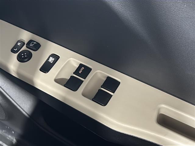 【パワーウインドウ】運転席のスイッチで、各席の窓ガラスの開閉ができます!あると便利ですよね!