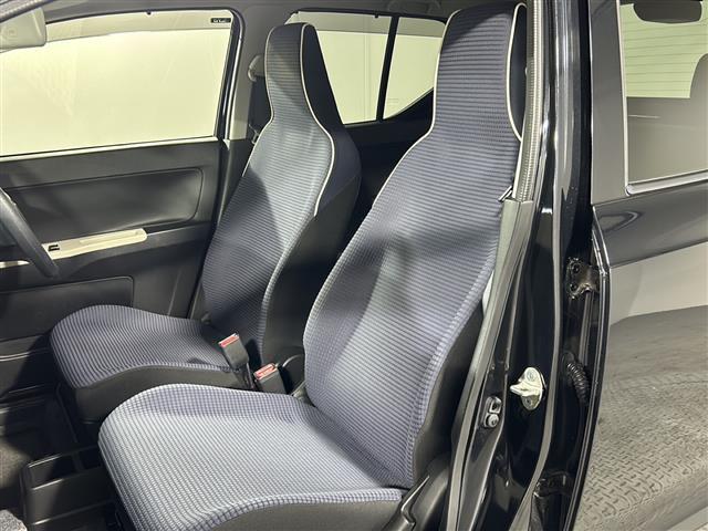 【助手席】きれいな助手席なので家族や友だちに乗ってもらっても安心です!