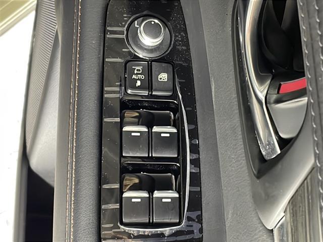 【パワーウインドウ】運転席のスイッチで、各席の窓ガラスの開閉ができます!あると便利ですよね!