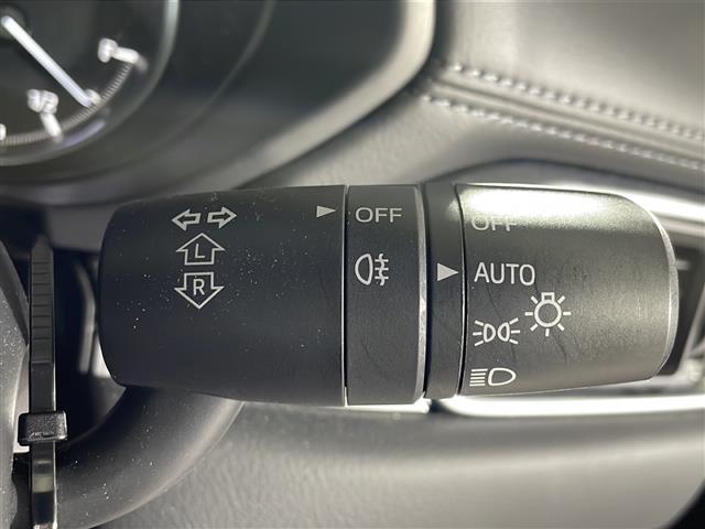 【オートライト(AUTO)】外の明るさをシステムが感知して、自動でヘッドライトが点灯します!ヘッドライトをつけ忘れを防ぐ便利機能です。