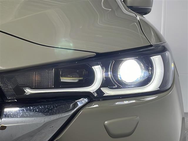 【LEDヘッドライト】消費する電力が少なく耐久年数が長いのが特徴のヘッドライトです。さらに長持ちさせたい方は、ヘッドライト・フロントガラスなどのコーティングもご用意しています。