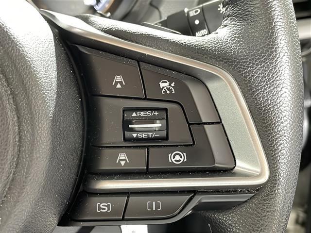 【全車速追従機能付クルーズコントロール(ACC)】渋滞時でも一定の車間距離を保って追従走行し、先行車が停止すると減速・停止し、停止状態を保持します。機能には限界があるためご注意ください。