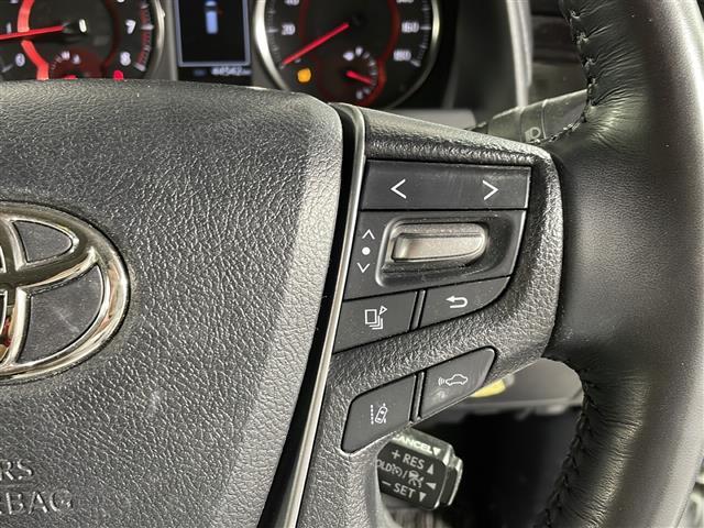 【クルーズコントロール】高速道路や自動車専用道路を走行中にドライバーが設定した速度で、アクセルペダルを踏まなくても、一定の車速で走行してくれます!