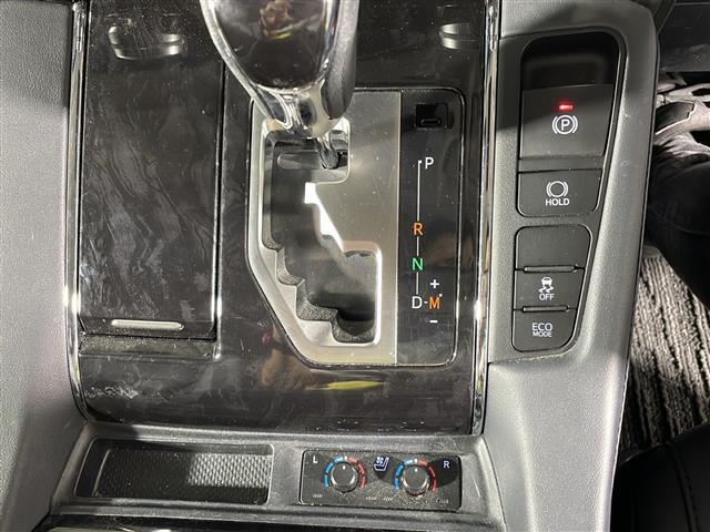【シフトレバー】シフトの操作がしやすく快適なドライブを楽しんでいただけます!