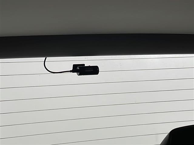 【ドライブレコーダー】映像・音声などの運転中の記録を残します。事故などを起こした起こされた時の証拠になりえますので、もしも時でも安心ですね。