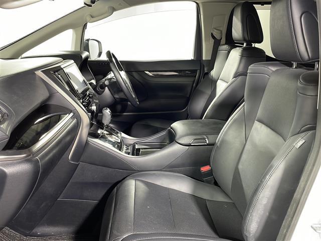 【助手席】きれいな助手席なので家族や友だちに乗ってもらっても安心です!