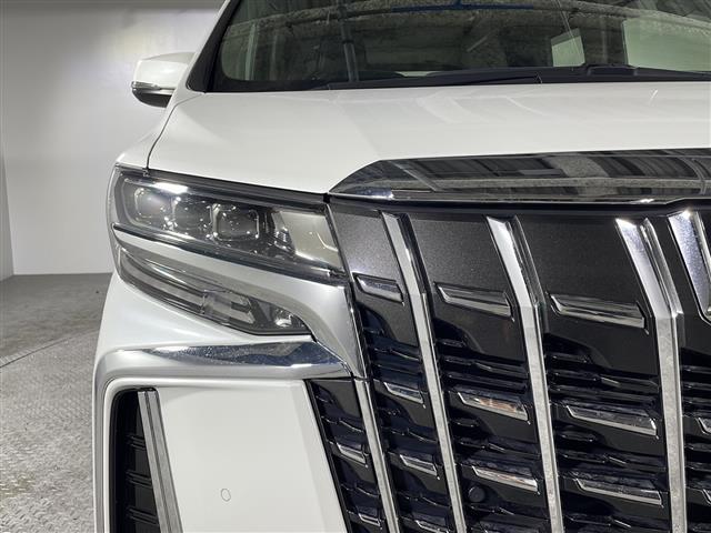 【LEDヘッドライト】消費する電力が少なく耐久年数が長いのが特徴のヘッドライトです。さらに長持ちさせたい方は、ヘッドライト,フロントガラスなどのコーティングもご用意しています。