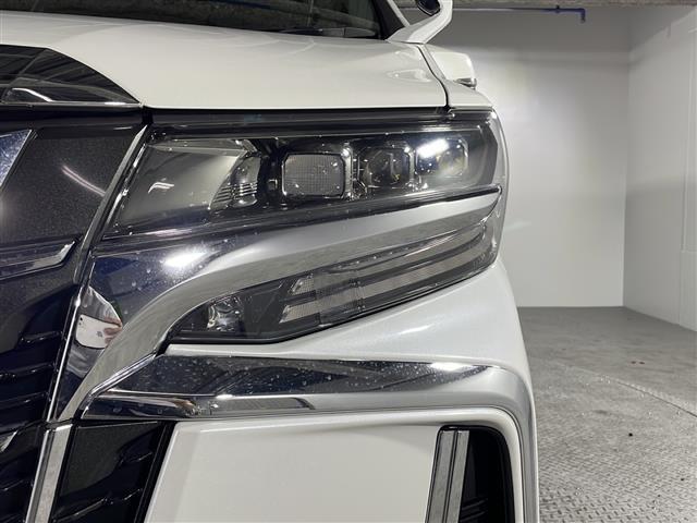 【LEDヘッドライト】消費する電力が少なく耐久年数が長いのが特徴のヘッドライトです。さらに長持ちさせたい方は、ヘッドライト,フロントガラスなどのコーティングもご用意しています。