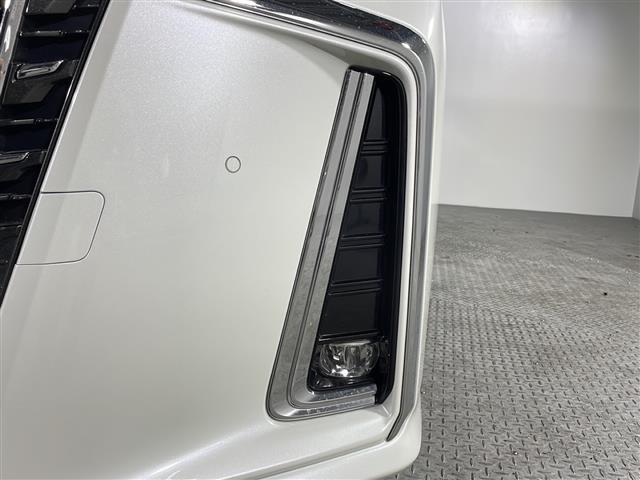 【LEDヘッドライト】消費する電力が少なく耐久年数が長いのが特徴のヘッドライトです。さらに長持ちさせたい方は、ヘッドライト,フロントガラスなどのコーティングもご用意しています。