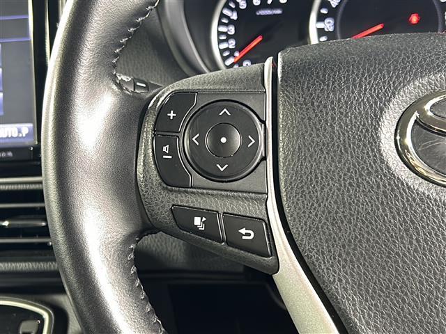 【ステアリングスイッチ】手元のボタンから、オーディオやナビなどの操作ができるので、よそ見をせずに安全に運転に集中できます！