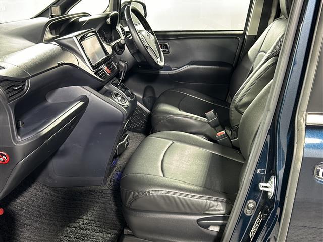 【助手席】きれいな助手席なので家族や友だちに乗ってもらっても安心です！