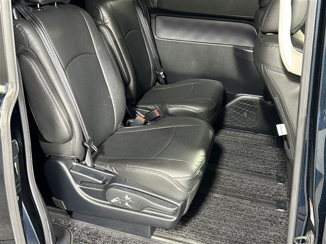 【セカンドシート】２列目もゆったりドライブを楽しめます。掲載箇所以外にご希望の写真がございましたらお気軽にお問い合わせ下さい。フロアマットは汚れが気になる場合は新品のご注文も承ります。