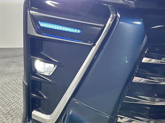 【ライト・ランプ】悪天候や夜間の走行も視界良好で安心してお乗りいただけます。ヘッドライト・ホイール・フロントガラスなど色々な部分コーティングをご用意しております。ぜひご相談ください。