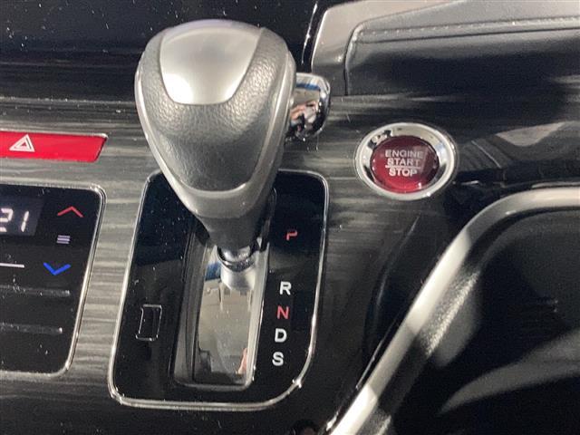 【シフトレバー】シフトの操作がしやすく快適なドライブを楽しんでいただけます!