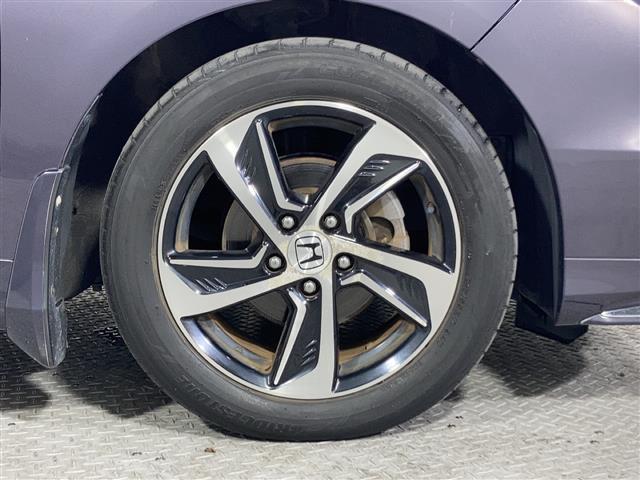 【純正アルミホイール】純正の専用アルミホイールが足元を飾ります!IDOMでは、社外アルミホイールや、スタッドレスタイヤも取扱いしております。ぜひご相談ください。