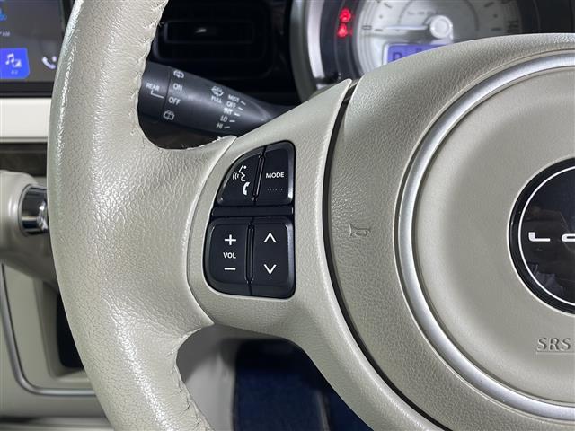 【ステアリングスイッチ】手元のボタンから、オーディオやナビなどの操作ができるので、よそ見をせずに安全に運転に集中できます！