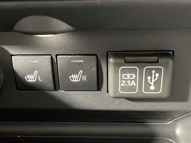 【シートヒーター】シートを温めてくれる暖房機器です!長時間座っていると負担が掛かりやすい背中や腰、または冬場などの寒い日に冷えやすい脚部に快適なぬくもりを伝えます。