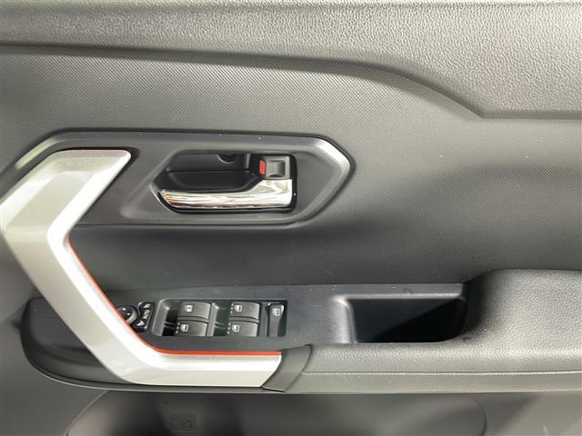 【パワーウインドウ】運転席のスイッチで、各席の窓ガラスの開閉ができます!あると便利ですよね!