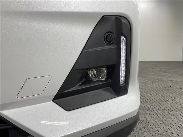 【ライト・ランプ】悪天候や夜間の走行も視界良好で安心してお乗りいただけます。ヘッドライト・ホイール・フロントガラスなど色々な部分コーティングをご用意しております。ぜひご相談ください。